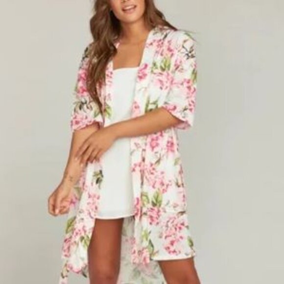 show me your MuMu Brie Robe Garden Of Blooms Floral Print Short One Size - Picture 2 of 8
